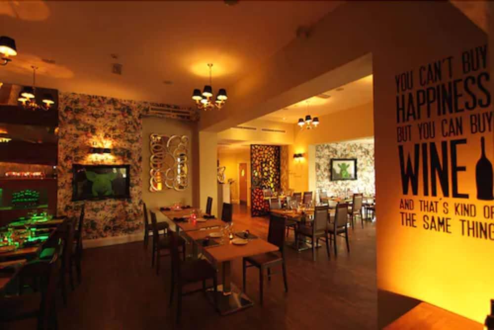 精品酒店酒吧及餐厅 圣赫利尔泽西 外观 照片